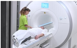 Imagem detalhada de ressonância magnética obtida com tecnologia de metamateriais.